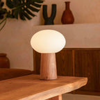 Max lichtbruine houten draadloze tafellamp