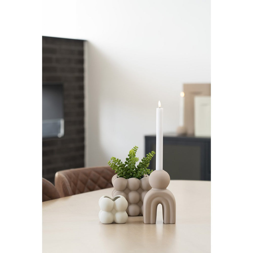 Kaarshouder steengoed bruin voor sfeervolle interieurs – bruin steengoed, 10,5 x 6,5 x 17 cm & warme uitstraling.