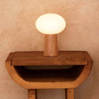 Max lichtbruine houten draadloze tafellamp