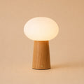 Max lichtbruine houten draadloze tafellamp