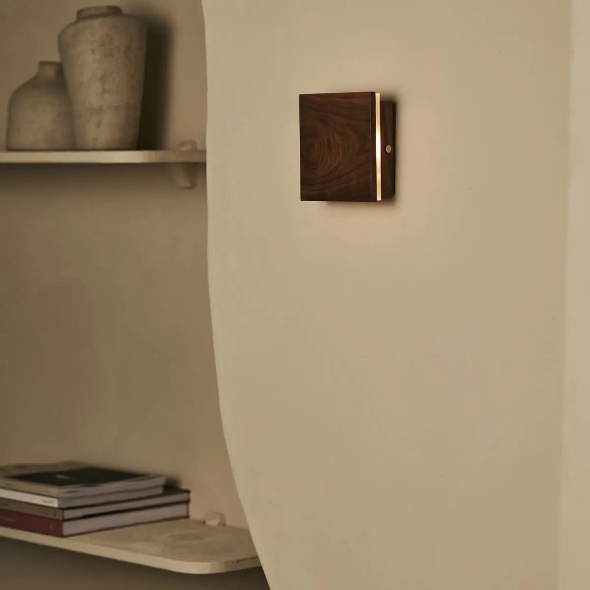 Lane notenhouten draadloze wandlamp