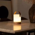 Avery lichtbruine oplaadbare houten tafellamp