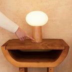 Max lichtbruine houten draadloze tafellamp