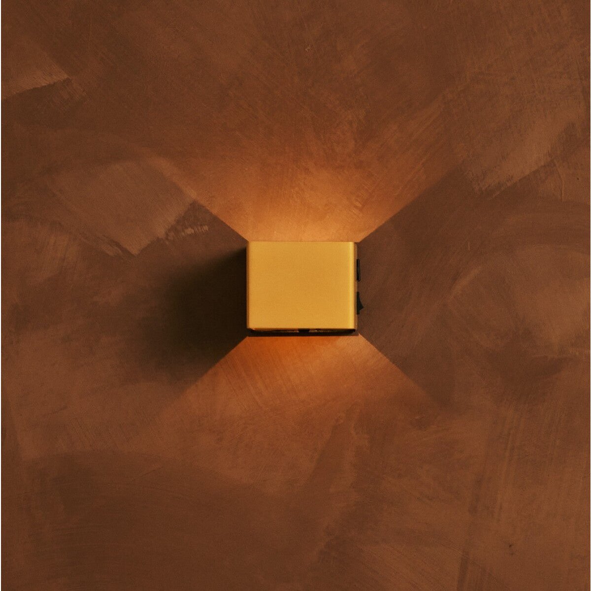 Tess Okergele Oplaadbare Wandlamp