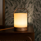Avery lichtbruine oplaadbare houten tafellamp