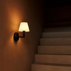 Ted zwarte houten oplaadbare wandlamp