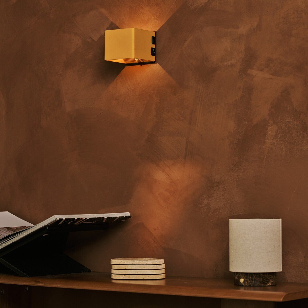 Tess Okergele Oplaadbare Wandlamp