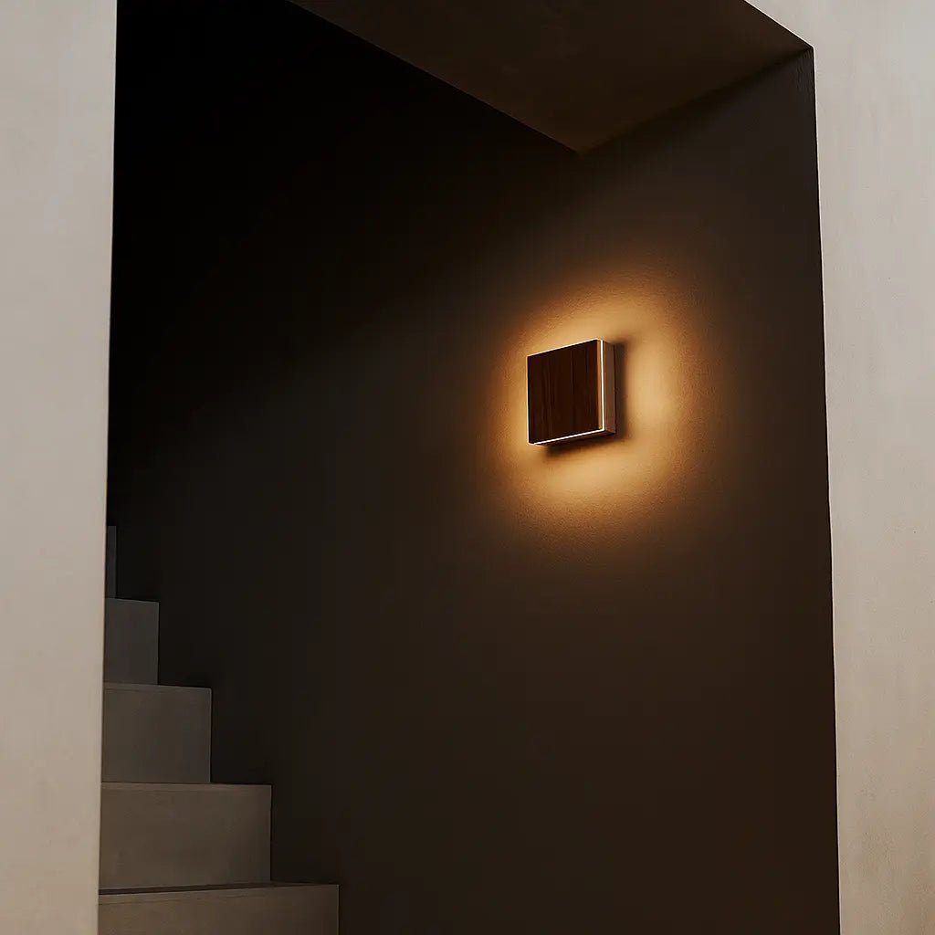 Lane notenhouten draadloze wandlamp