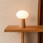 Max lichtbruine houten draadloze tafellamp