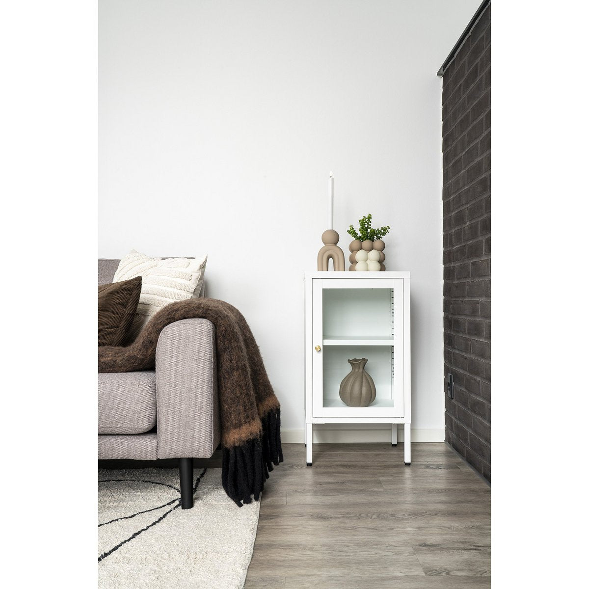 Kaarshouder steengoed bruin voor sfeervolle interieurs – bruin steengoed, 10,5 x 6,5 x 17 cm & warme uitstraling.