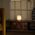 Avery lichtbruine oplaadbare houten tafellamp
