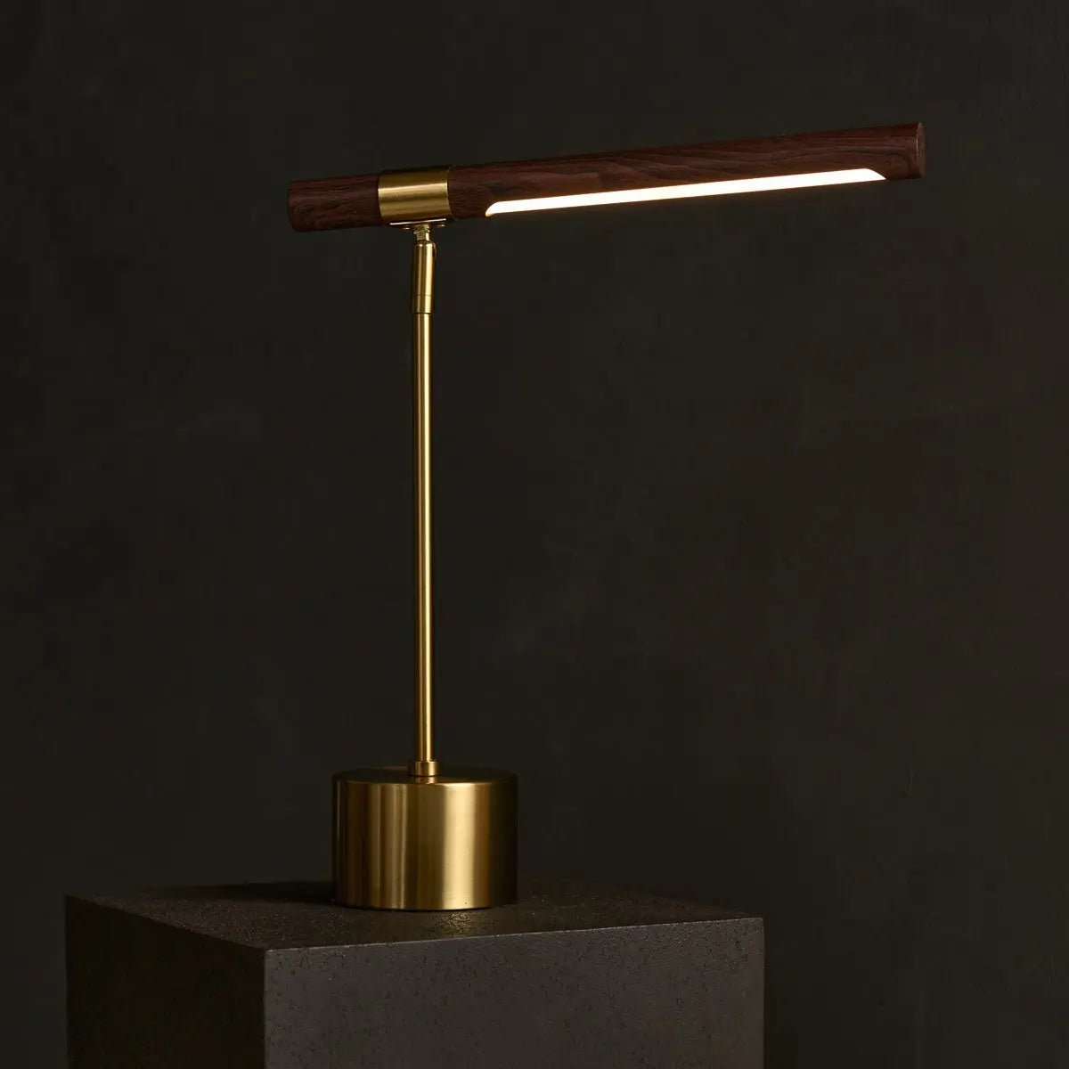 Livia goudkleurige metalen lamp met hout